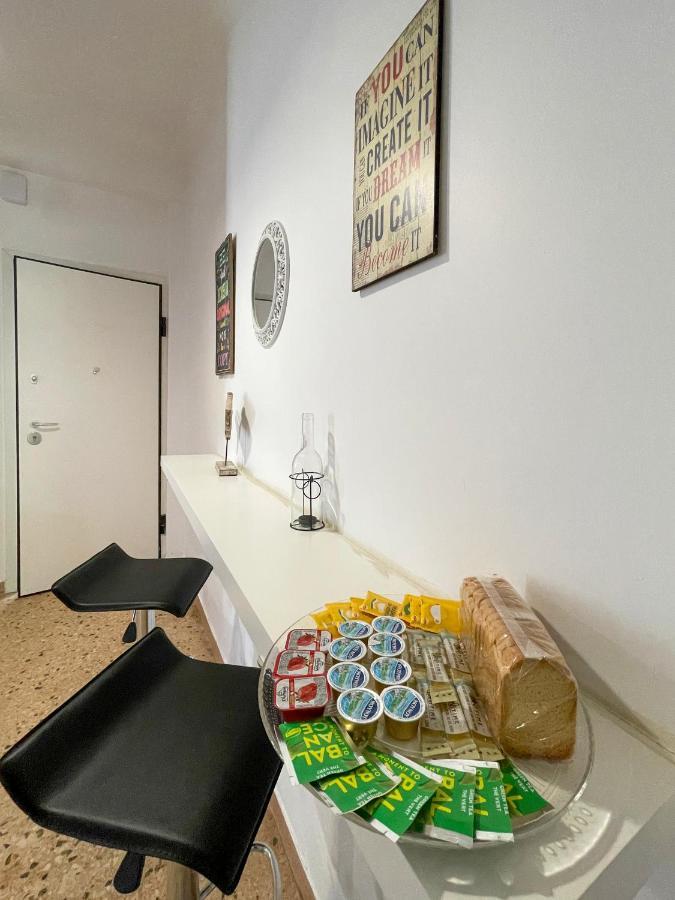 Ferienwohnung SOHO Quiet&Artsy 55sq meters apt. in Athen Exterior foto